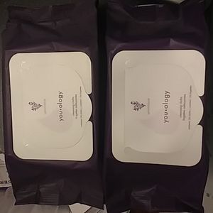 2 packages of younique cleansing cloths